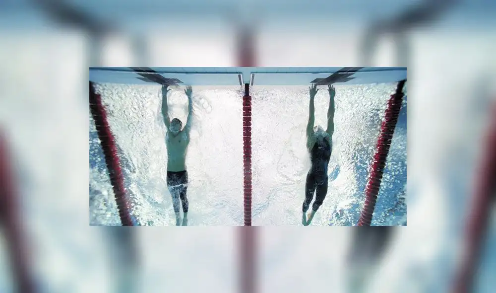 Michael Phelps y Milorad Čavić. Foto: Efe