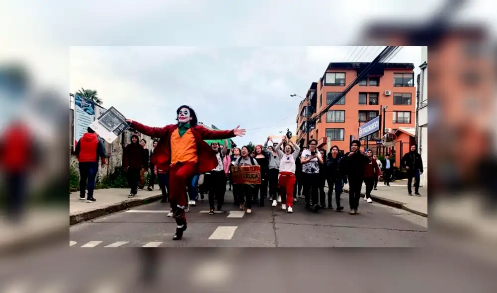 Fans del anime en Chile se unen a las protestas y marchan disfrazados de sus personajes favoritos. Foto: Facebook