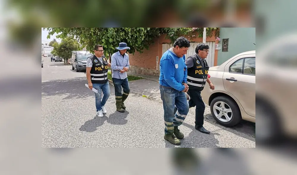 Trabajadores fueron sorprendidos por la Policía cuando cortaban el césped del estadio del deportivo Huracán. Trabajadores fueron sorprendidos por la Policía cuando cortaban el césped del estadio del deportivo Huracán.
