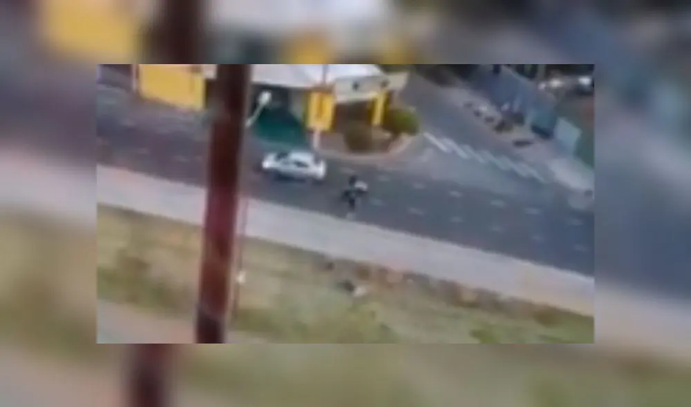 Delincuente sufre brutal agresión por el dueño de la moto que robó [VIDEO]
