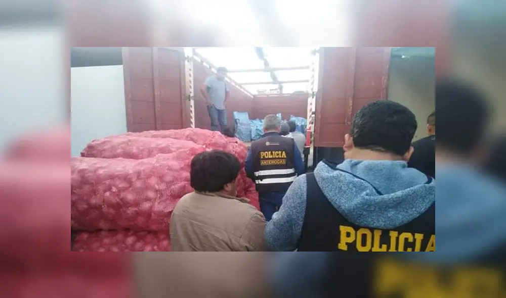 Mercancía ilícita estaba camuflada debajo de sacos de cebolla. Mercancía ilícita estaba camuflada debajo de sacos de cebolla.
