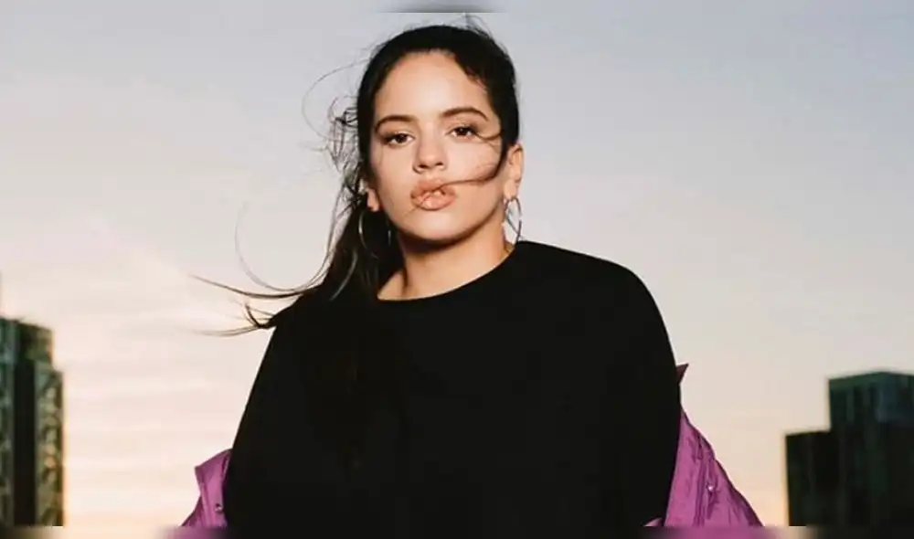 Rosalía seduce a fans con atrevido traje de látex [VIDEO]