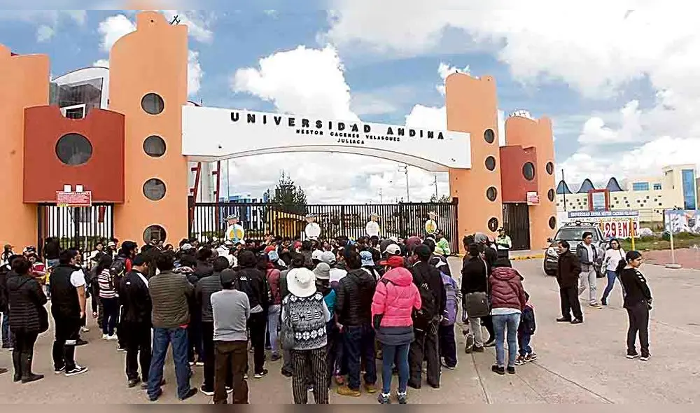ERA DE ESPERARSE. Universidad Andina afrontaba una serie de falencias. No se contaba con docentes de calidad y sus laboratorios no eran acordes a la educación superior. ERA DE ESPERARSE. Universidad Andina afrontaba una serie de falencias. No se contaba con docentes de calidad y sus laboratorios no eran acordes a la educación superior.