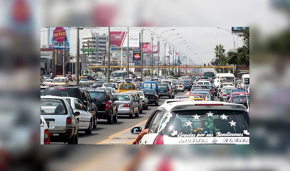 Paso lento. El 'pico y placa' funciona en los corredores viales, pero recarga el tránsito en las vías cercanas.
