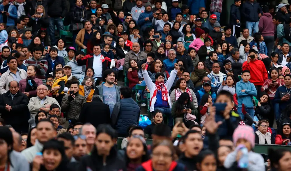 Martín Vizcarra recibió baño de popularidad en Hipódromo de Monterrico [GALERÍA]