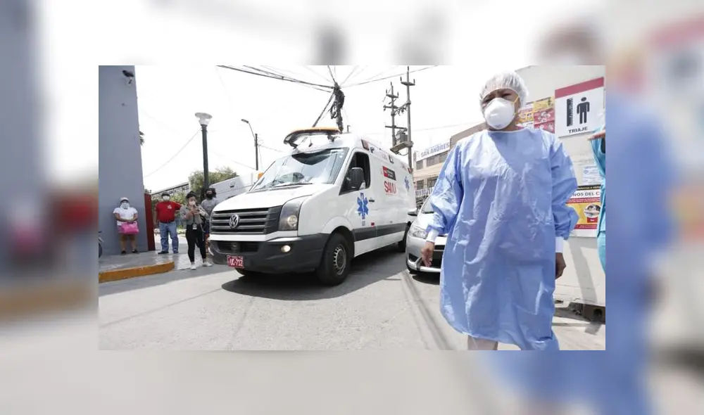 Menor fue trasladada luego ser atendida en el hospital de Vitarte por presentar problemas respiratorios. (Foto: Flavio Matos / La República) Menor fue trasladada luego ser atendida en el hospital de Vitarte por presentar problemas respiratorios. (Foto: Flavio Matos / La República)