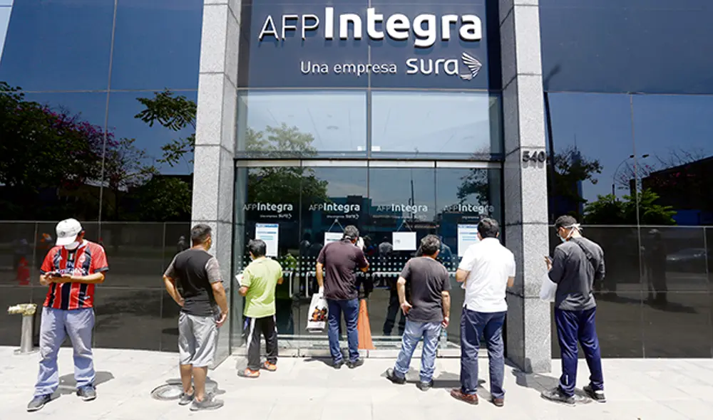 Retiros. A la fecha, las AFP han desembolsado más de S/ 22.000 millones a los afiliados que solicitaron el retiro 
de sus aportes. Foto: Michael Ramón.