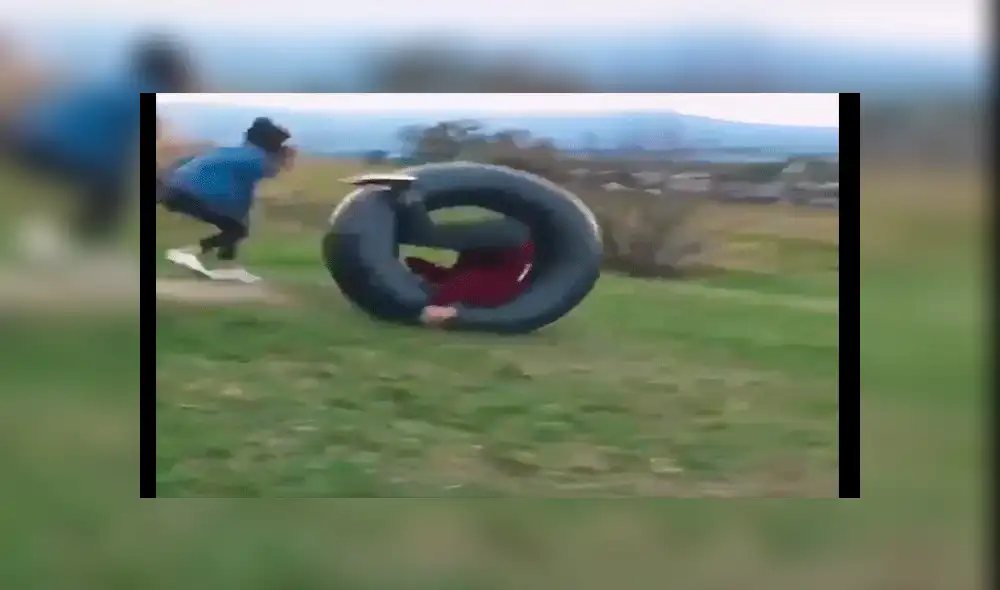 YouTube viral: chico se sube a llanta para lanzarse desde elevada colina y pasa esto [VIDEO]