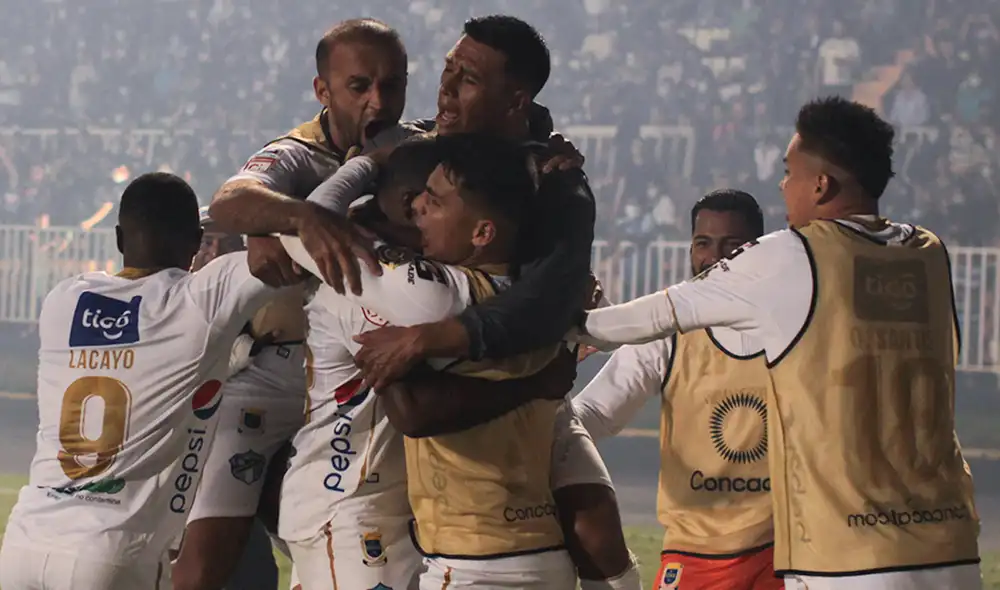 Comunicaciones ganó en su visita a Honduras y está a un paso de ganar la Liga Concacaf. Foto: @CremasOficial