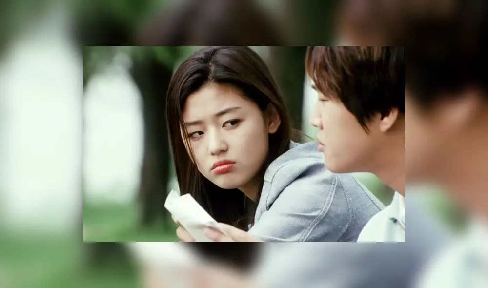 Jun Ji Hyun en una escena de la película My Sassy Girl, que la catapultó a la fama internacional. Jun Ji Hyun en una escena de la película My Sassy Girl, que la catapultó a la fama internacional.