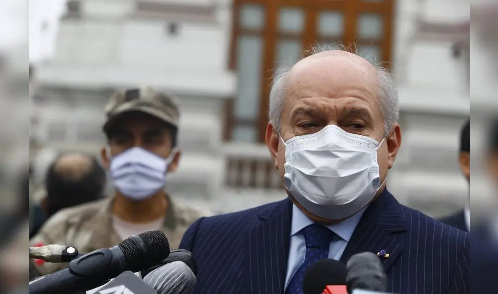 Pedro Cateriano tras reunión con Manuel Merino en el Congreso. Foto: Felix Contreras/La República.