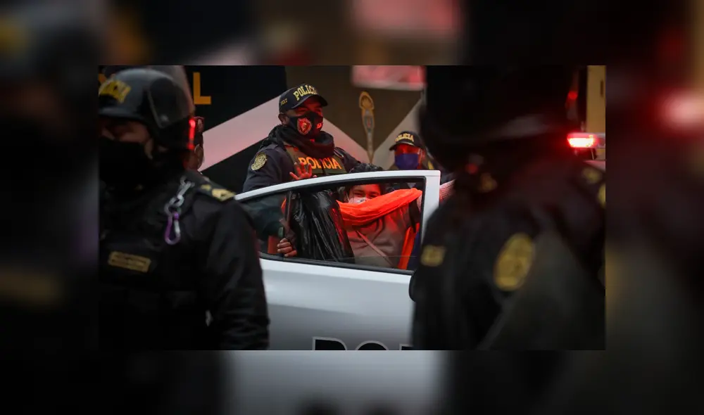 Trabajadoras de limpieza pública fueron detenidas durante protesta pacífica. Foto: Jorge Cerdán / La República