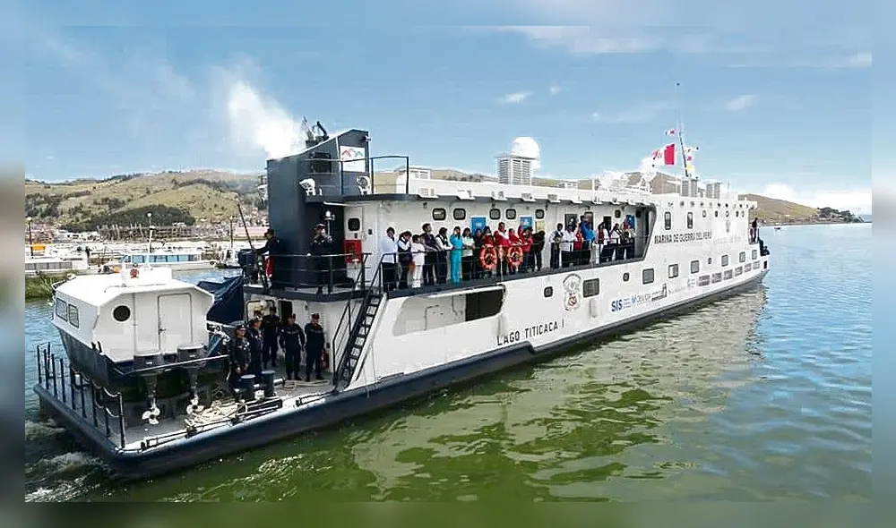 Buque en el Titicaca. Buque en el Titicaca.