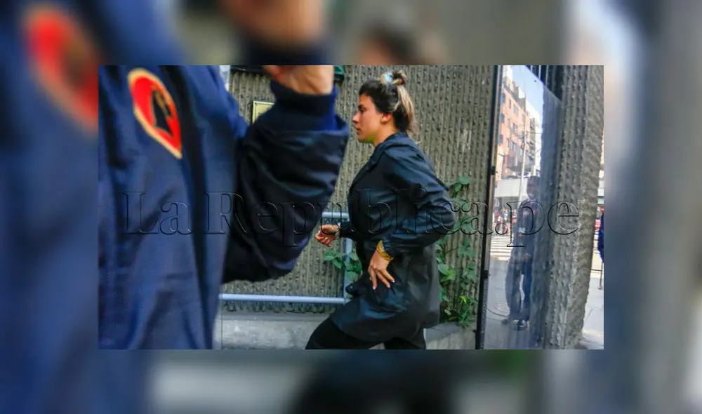 Macarena Vélez solo estuvo cerca de quince minutos con personal del CEM. (Foto: Flavio Matos)