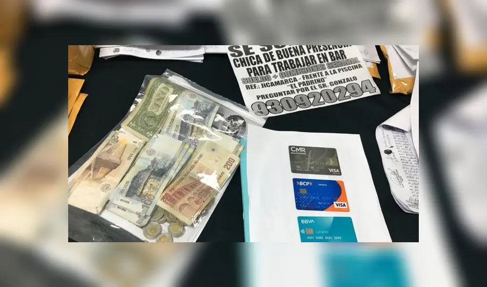 En poder de los detenidos se hallaron varias pertenencias, entre ellas dinero, tarjetas, armas de fuego y demás. (Foto: Johann Klug / La República)