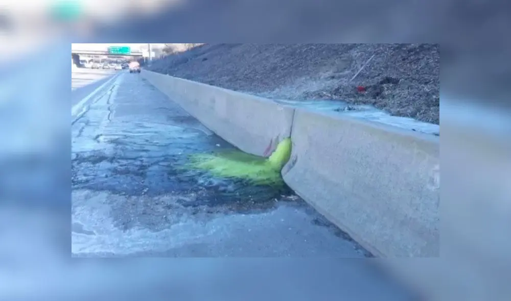 La sustancia atravesó el sótano de un edificio vecino y se filtró por el desagüe hasta la carretera. Foto: MDOT.