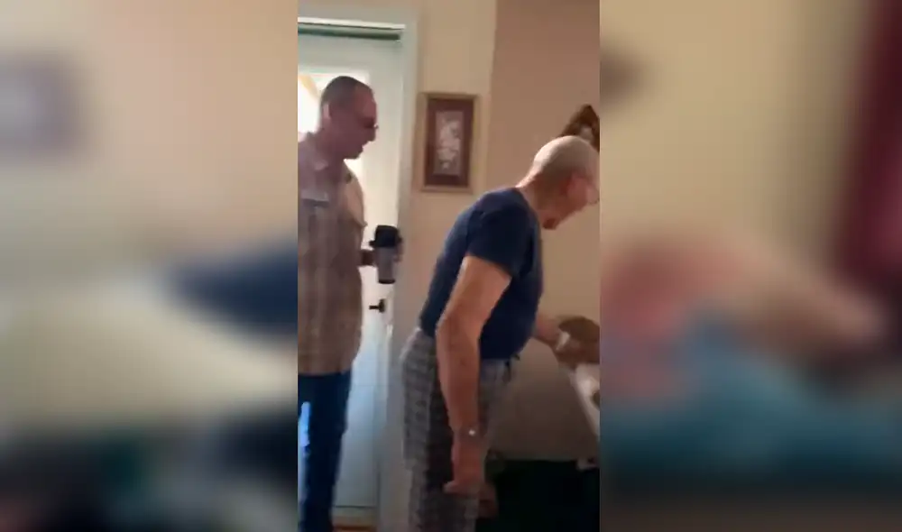 Desliza las imágenes para ver el emotivo momento del reencuentro de la pareja de esposos adultos mayores. Foto: captura de YouTube