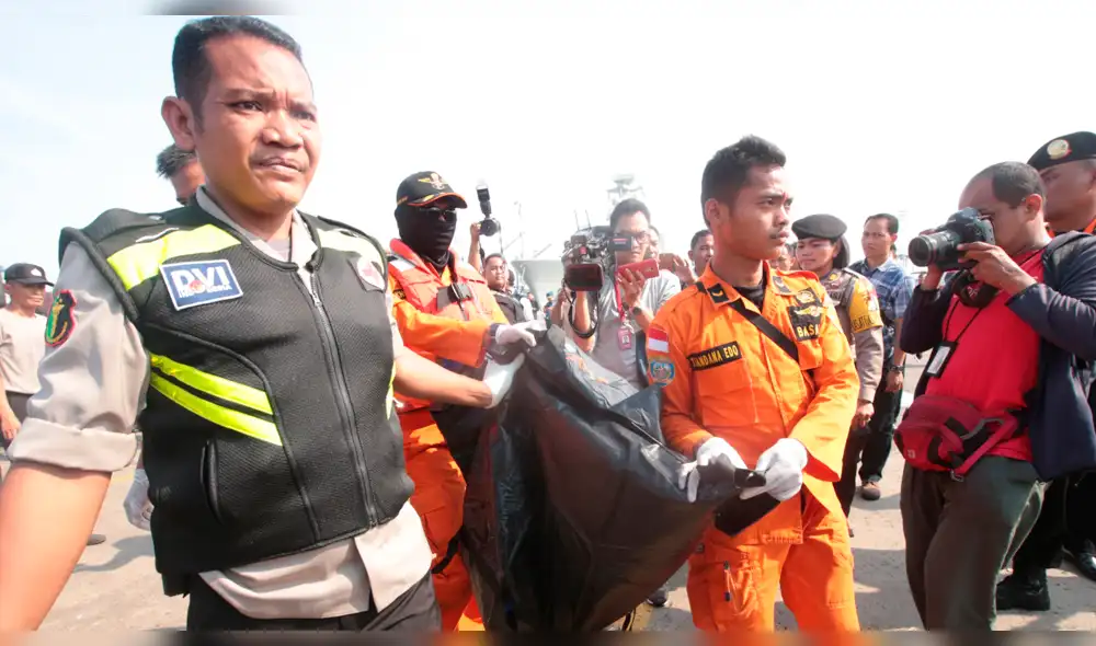 Avión de Lion Air en Indonesia se estrella con 189 personas [VIDEO]