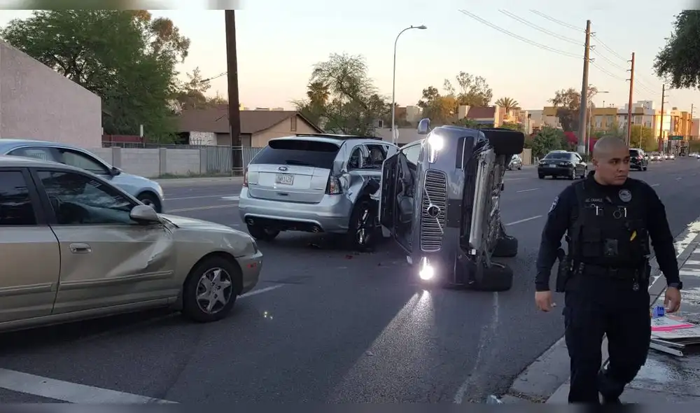 Twitter: Uber cancela servicio de taxis sin conductor tras accidente