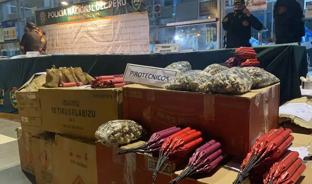 PNP inicia operativos contra pirotecnia ilegal. Foto: Raúl Egusquiza / URPI - GLR PNP inicia operativos contra pirotecnia ilegal. Foto: Raúl Egusquiza / URPI - GLR