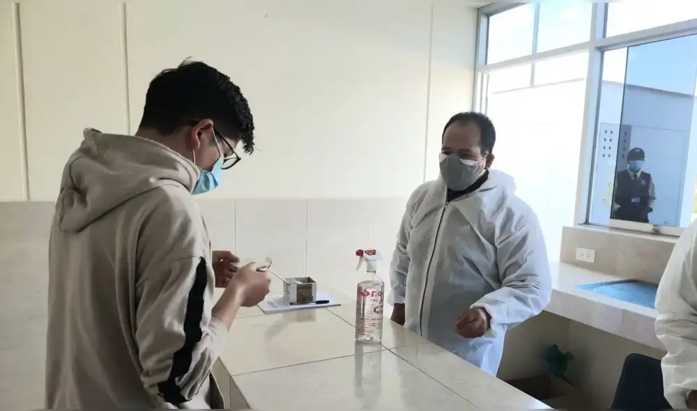 Cusco. Unsaac inició la entrega de chips con internet para universitarios.