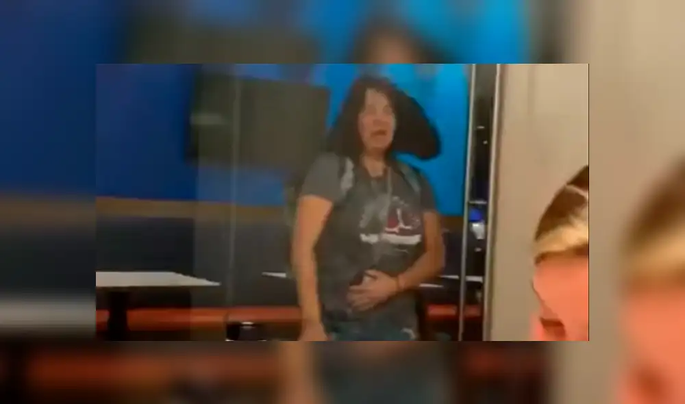 Facebook viral: mujer recibe terrible karma al llegar tarde a su trabajo [VIDEO]