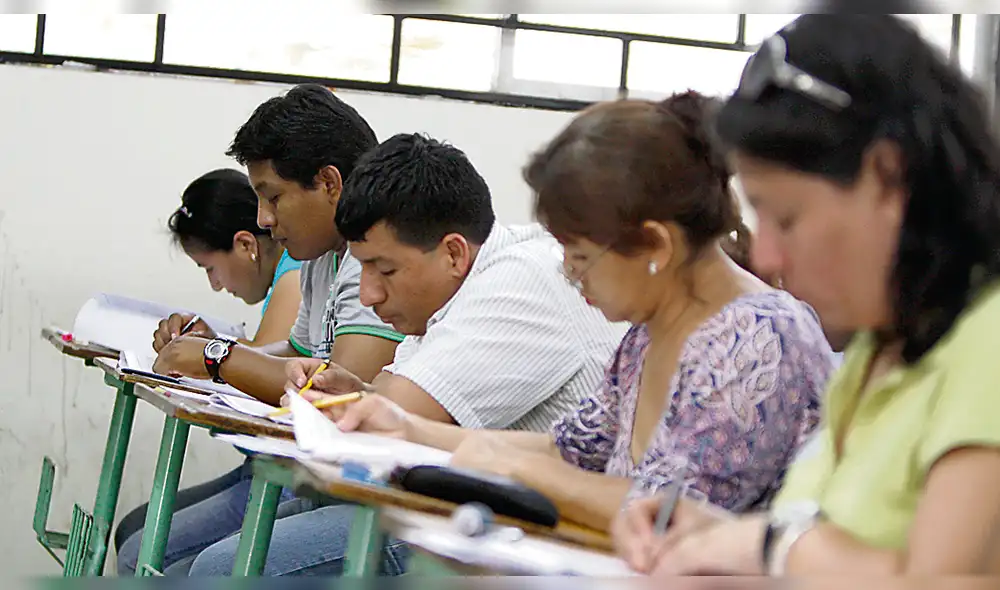 Más de 200 mil docentes van hoy por 37 mil plazas