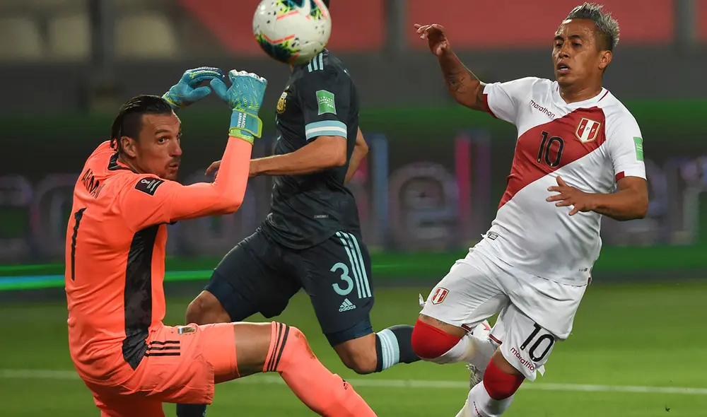 El volante estuvo cerca de anotar en el arco de la selección argentina. Foto: AFP El volante estuvo cerca de anotar en el arco de la selección argentina. Foto: AFP