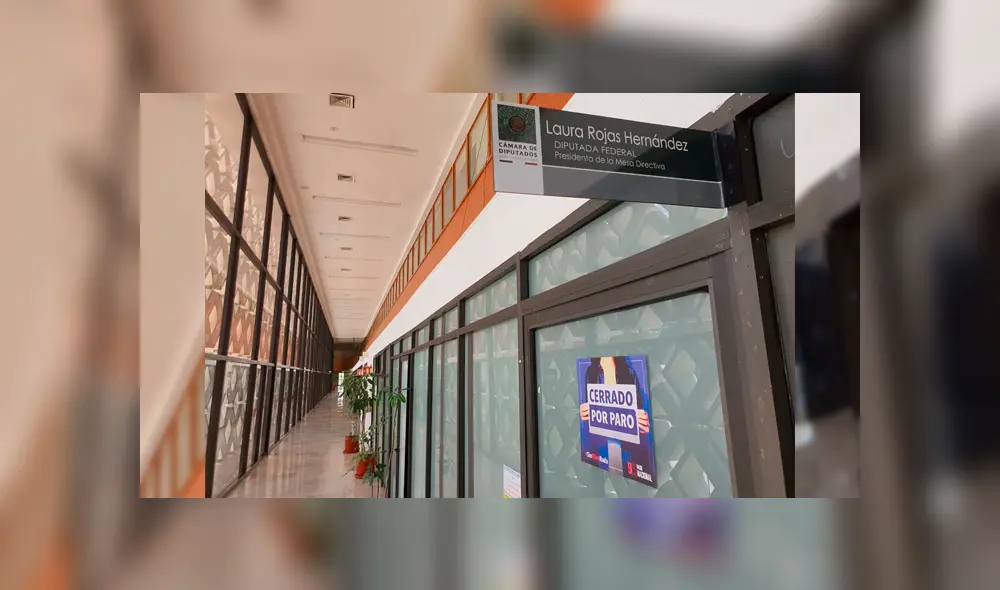 La oficina de la presidenta de la Mesa Directiva llevaba un cartel referente al paro. (Foto: Twitter) La oficina de la presidenta de la Mesa Directiva llevaba un cartel referente al paro. (Foto: Twitter)