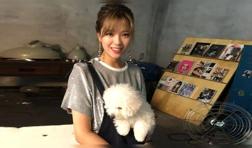 Desliza para ver más fotos de Jeongyeon de TWICE.