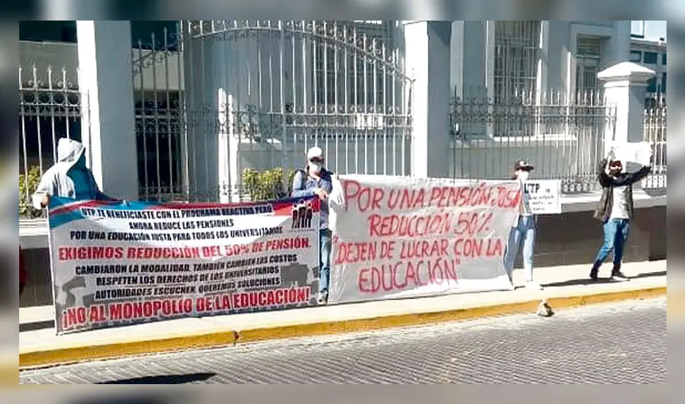 pensión. Universitarios no pueden solventar los pagos.