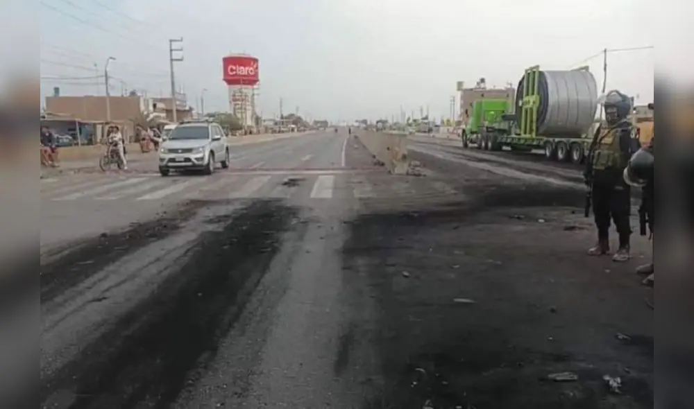 En Ica, el tránsito en la carretera Panamericana Sur transcurre con normalidad luego de que el kilometro 261 fuera liberado de las manifestaciones. Foto: Andina