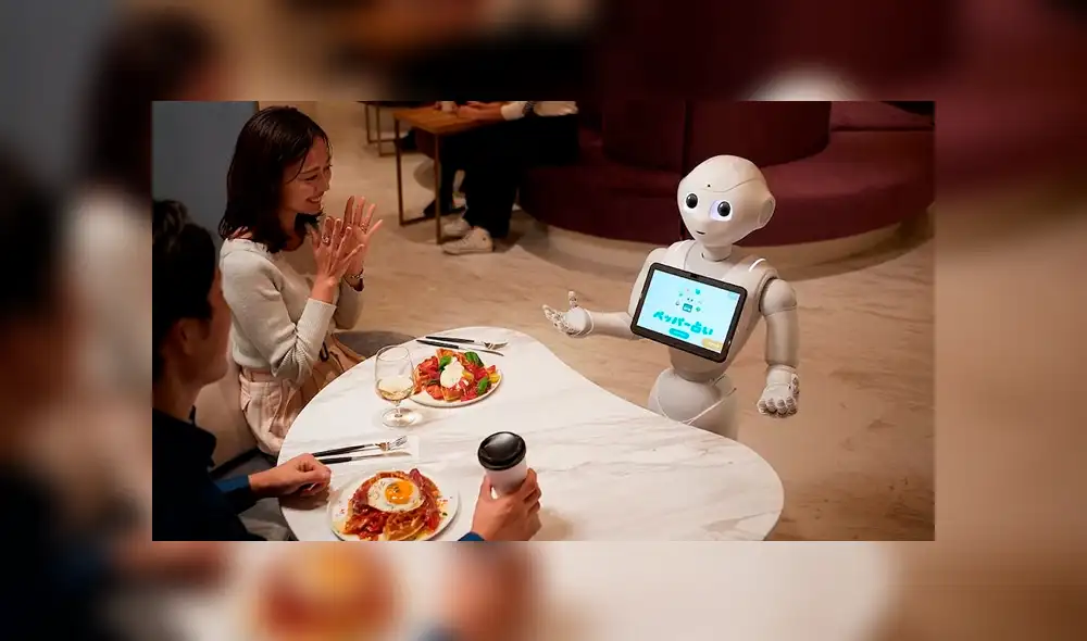 Robots Peppers atienden cafetería en Shibuya, Japón. Foto: SoftBank Robots Peppers atienden cafetería en Shibuya, Japón. Foto: SoftBank