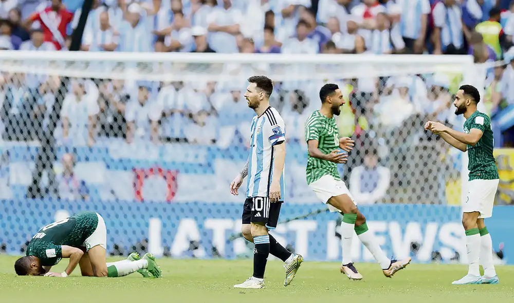 El equipo liderado por Lionel Messi fue derrotado por una sorprendente Arabia Saudita. Foto: AFP El equipo liderado por Lionel Messi fue derrotado por una sorprendente Arabia Saudita. Foto: AFP