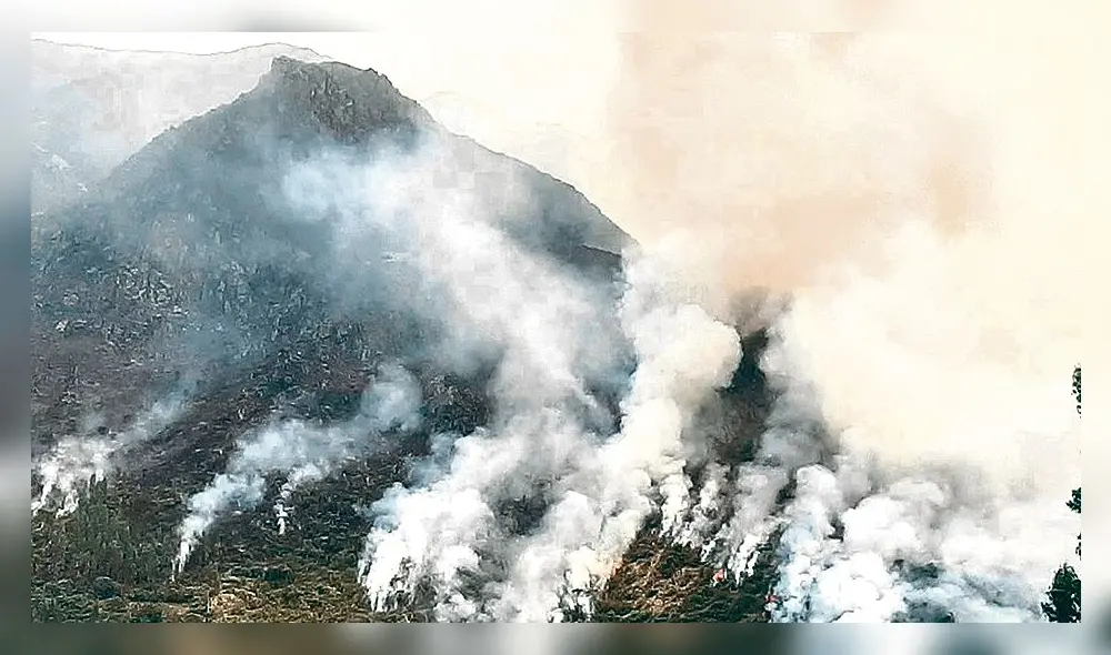 no se controla. Fuego afecta pastizales del Valle Sagrado de los Incas en la región Cusco.