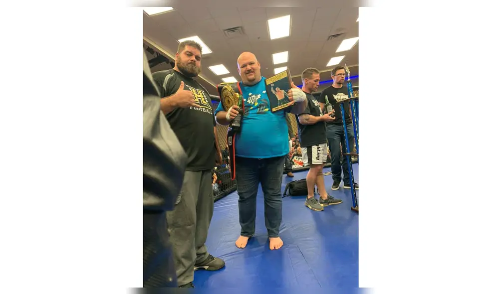 Video Viral: Boxeador con sobre peso recibe brutal nocaut en el segundo round.