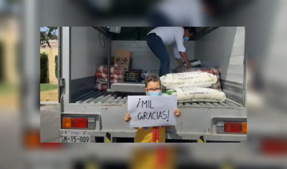 Desliza hacia la izquierda para ver más imágenes del noble acto de este niño que se hizo viral en YouTube.