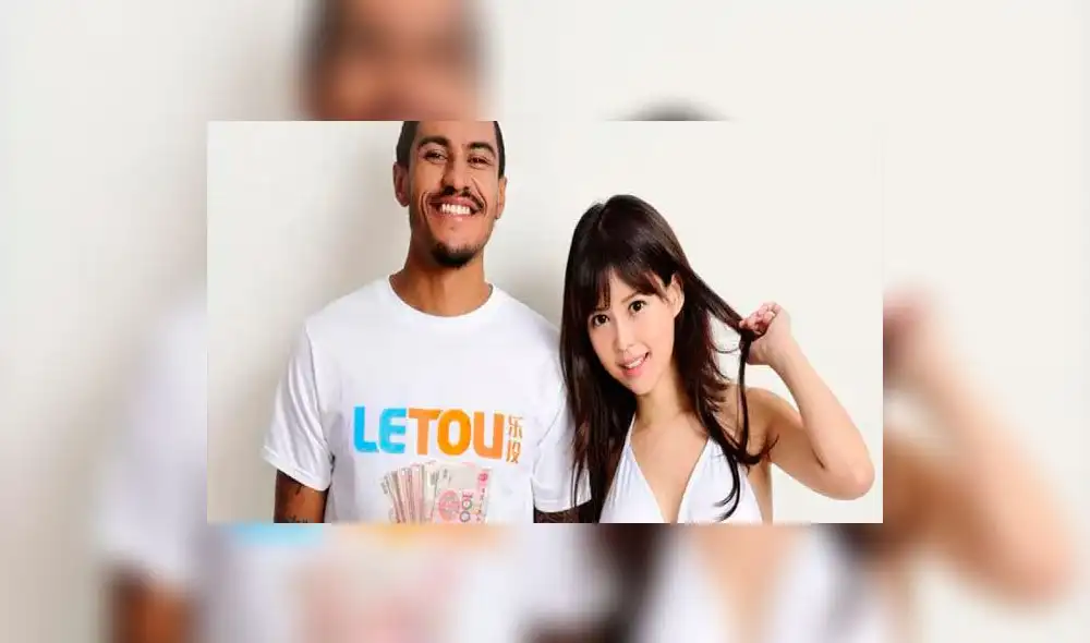 Paulinho podría ser deportado de China por posar junto a actriz porno Paulinho podría ser deportado de China por posar junto a actriz porno