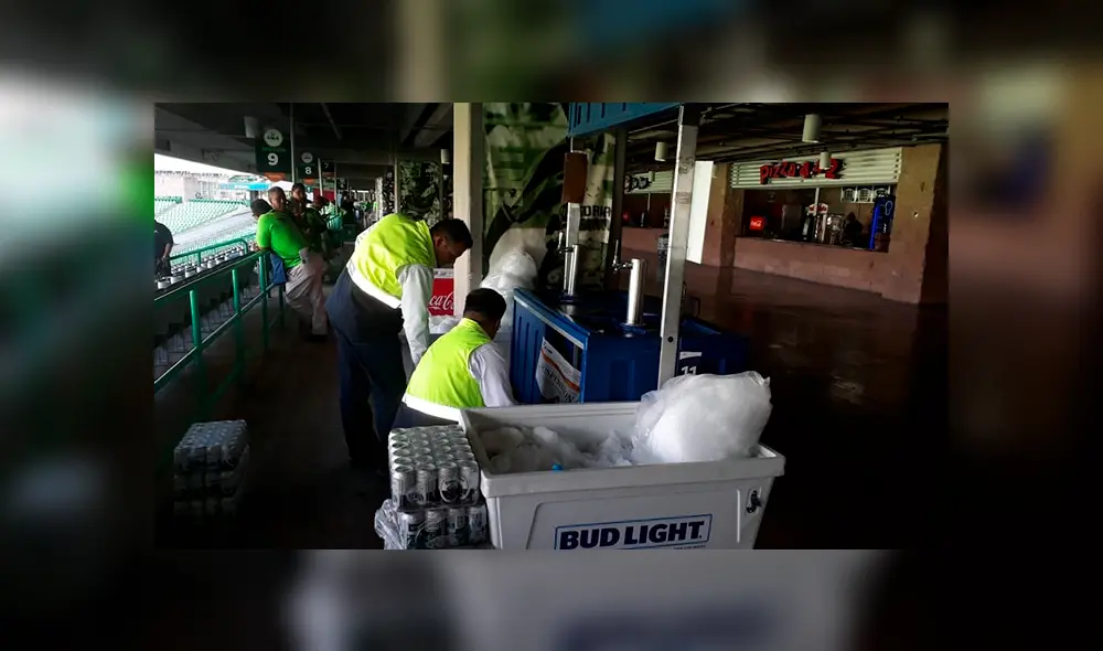 Inspección de autoridades a las instalaciones y evaluación de trabajo del proveedor de alimentos y bebidas Eurest Proper Meals.