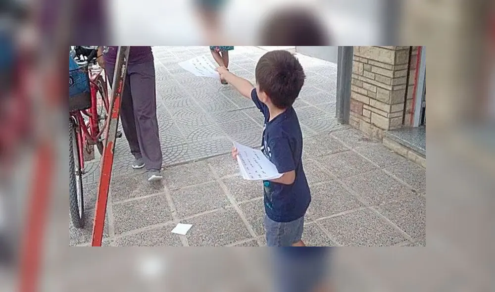 El pequeño niño en campaña contra el uso de la pirotecnia. El pequeño niño en campaña contra el uso de la pirotecnia.