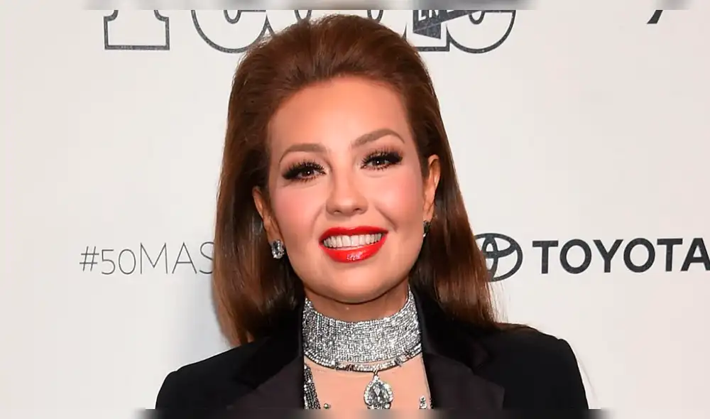 Thalía aparece sin ropa interior y abusa del Photoshop en su cuerpo