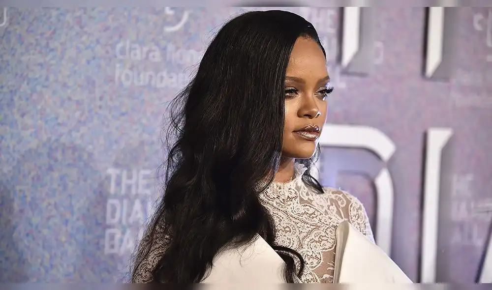 Rihanna y su sexy manera de promocionar lencería [VIDEO]