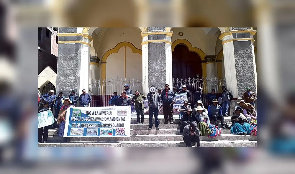protestas. Aimaras realizan vigilias en plaza de Puno. Exigen la liberación de Walter Aduviri.
