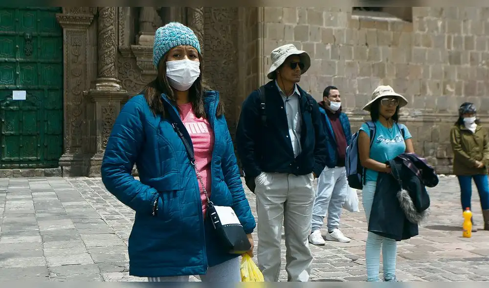 LEJOS DE CASA. Afectados se reunieron en plaza de Armas de Puno. Demandan puente aéreo para regresar a sus regiones. LEJOS DE CASA. Afectados se reunieron en plaza de Armas de Puno. Demandan puente aéreo para regresar a sus regiones.