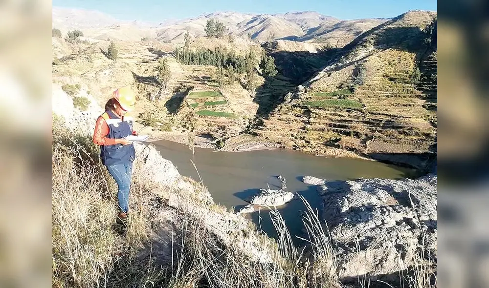 Peligro. Deslizamiento causó el bloqueo del río Colca. Peligro. Deslizamiento causó el bloqueo del río Colca.
