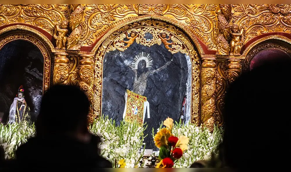 Feligreses esperan recibir la bendición del Taytacha Qoyllorit'i. Feligreses esperan recibir la bendición del Taytacha Qoyllorit'i.