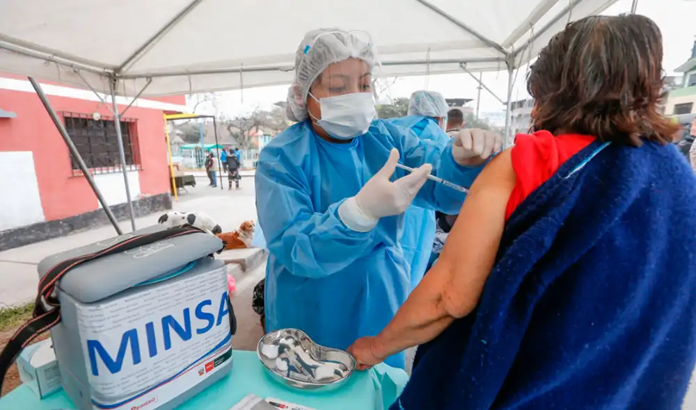 Inoculan a más de 100 voluntarios durante ensayo clínico a cargo de la UPCH. Foto referencial: Minsa