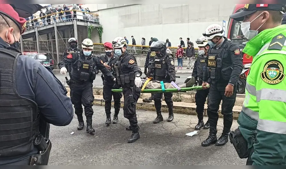 Accidente vehícular deja gravemente herido a un policía de tránsito y un transeúnte. Créditos: María Pía Ponce/ URPI-GLR Accidente vehícular deja gravemente herido a un policía de tránsito y un transeúnte. Créditos: María Pía Ponce/ URPI-GLR