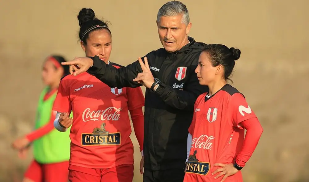 El brasilero Doriva Bueno es el entrenador de la selección peruana femenina. Foto: FPF