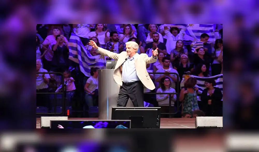 Tabaré Vázquez ha continuado con su agenda, a la par de los exámenes realizados. Foto: EL OBSERVADOR Tabaré Vázquez ha continuado con su agenda, a la par de los exámenes realizados. Foto: EL OBSERVADOR